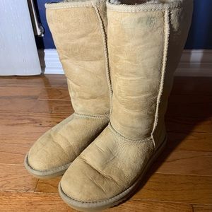 UGG Vanilla Tall Boots (Size W5)